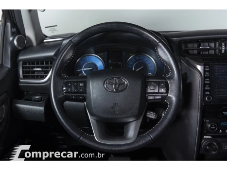 HILUX SW4 2.8 D-4D TURBO DIESEL SRX 7L 4X4 AUTOMÁTICO