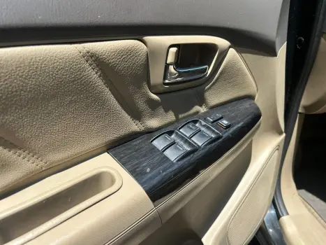 Hilux SW4 SRV D4-D 4x4 3.0 TDI Dies. Aut