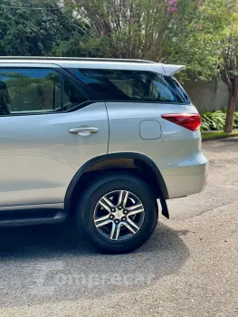 HILUX SW4 2.7 SR 4X2 7 Lugares 16V