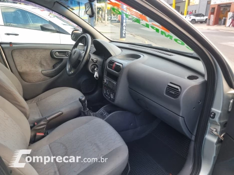 CORSA 1.8 MPFI Maxx Sedan 8V