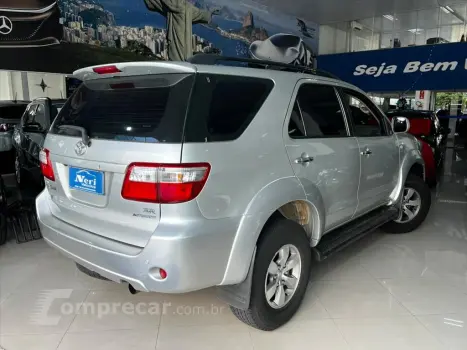 HILUX SW4 2.7 SR 4X2 7 LUGARES 16V GASOLINA 4P AU