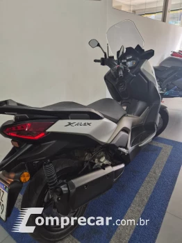 XMAX 250 CONNECTED