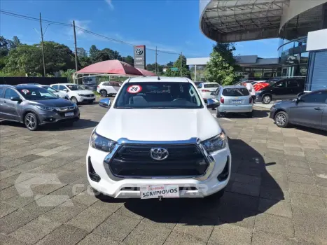 Toyota HILUX 2.8 D-4D TURBO DIESEL CD SRV 4X4 AUTOMÁTICO 4 portas