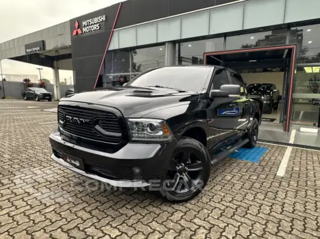 RAM CLASSIC 5.7 V8 Laramie Night Edition CD 4X4 4 portas