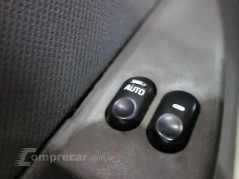 CLASSIC - 1.0 MPFI VHCE 8V 4P MANUAL