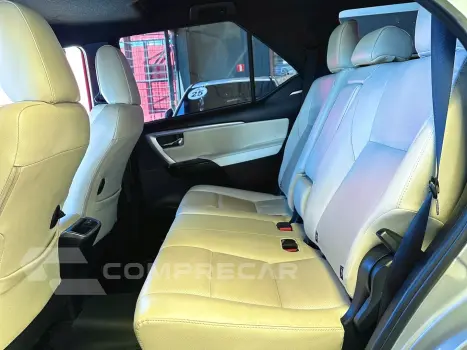 HILUX SW4 2.8 D-4D TURBO DIESEL DIAMOND 7L 4X4 AUTOMÁTICO