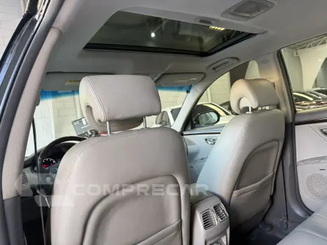 AZERA 3.3 MPFI GLS Sedan V6 24V