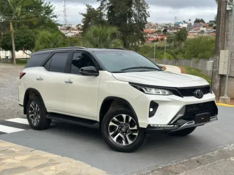 HILUX SW4 2.8 D-4D TURBO DIESEL DIAMOND 7L 4X4 AUTOMÁTICO