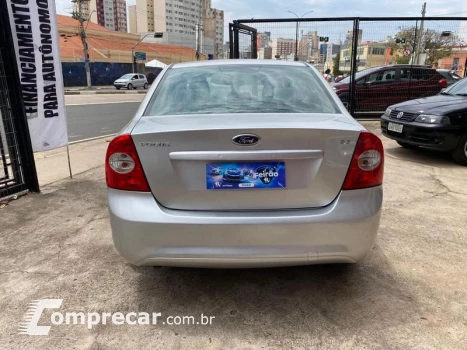 FOCUS SEDAN 2.0