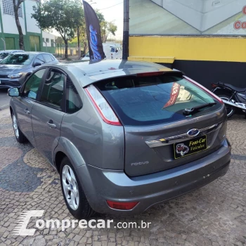 Focus TITANIUM 2.0 16V Flex 5p Mec.