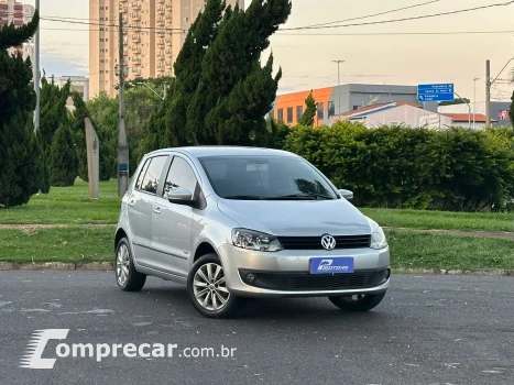 Volkswagen FOX 1.6 MI Highline 8V 4 portas