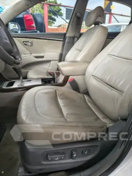 AZERA 3.3 MPFI GLS Sedan V6 24V