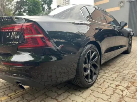 S60 - 2.0 T4 MOMENTUM 4P AUTOMÁTICO