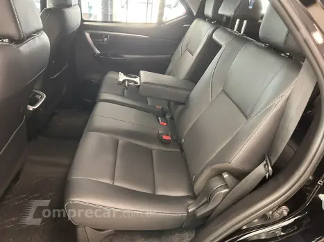 HILUX SW4 2.8 D-4D TURBO SRX PLATINUM 7L 4X4 AUTOMÁTICO