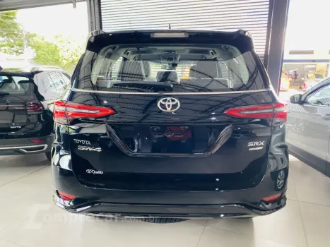 HILUX SW4 2.8 D-4D TURBO DIESEL SRX PLATINUM 7L 4X4 AUTOMÁTI