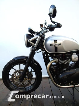 TRIUMPH STREET TWIN