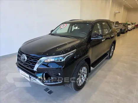 HILUX SW4 2.8 D-4D TURBO DIESEL SRX 7L 4X4 AUTOMÁ