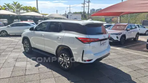 HILUX SW4 2.8 D-4D TURBO DIESEL SRX PLATINUM 7L 4