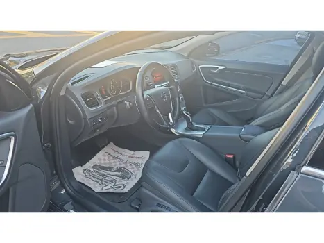 S60 2.0 T4 MOMENTUM GASOLINA 4P AUTOMÁTICO