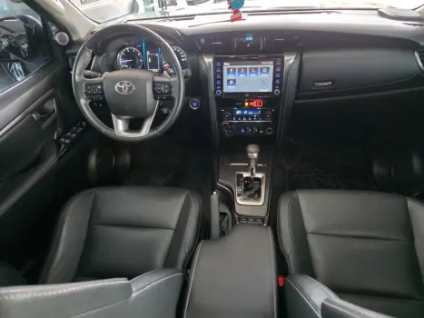 HILUX SW4 2.8 D-4d Turbo SRX 7L 4X4