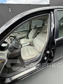 AZERA 3.3 MPFI GLS Sedan V6 24V