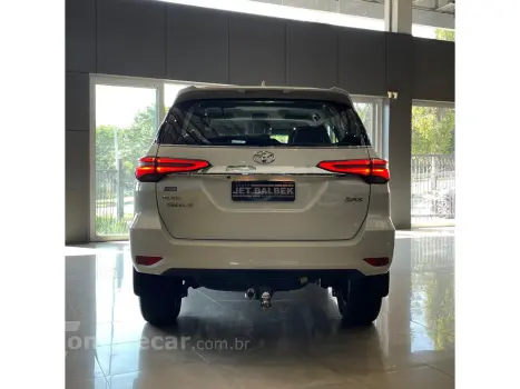 HILUX SW4 2.8 D-4D TURBO DIESEL SRX 7L 4X4 AUTOMÁTICO