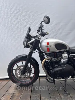 TRIUMPH STREET TWIN