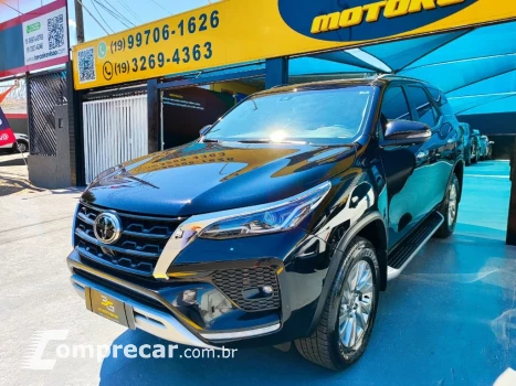 Toyota Hilux SW4 SRX 4x4 2.8 TDI 16V Dies. Aut. 7 Lugares 4 portas