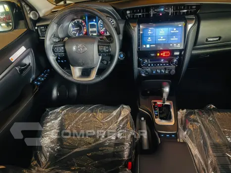 HILUX SW4 2.8 D-4D TURBO DIESEL SRX PLATINUM 7L 4X4 AUTOMÁTI