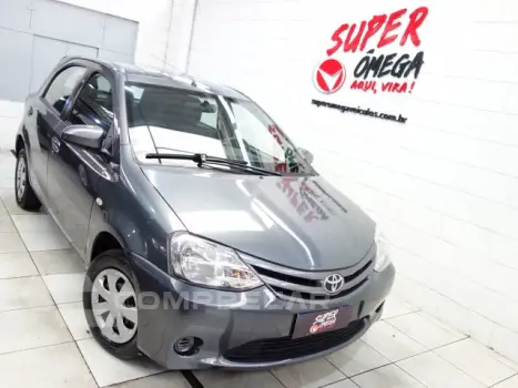 Toyota ETIOS HATCH - 1.5 XS 16V 4P MANUAL 4 portas