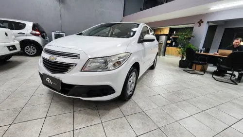CHEVROLET ONIX HATCH LT 1.0 8V FlexPower 5p Mec. 4 portas