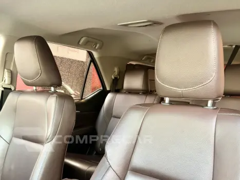 HILUX SW4 2.8 SRX 4X4 16V TURBO INTERCOOLER DIESEL 4P AUTOMÁ