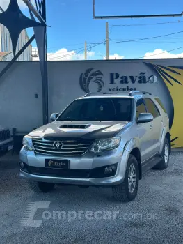 Toyota HILUX SW4 3.0 SRV 4X4 7 Lugares 16V Turbo Intercooler 4 portas
