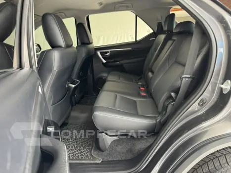 HILUX SW4 2.8 D-4d Turbo SRX 7L 4X4