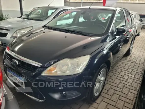 FOCUS HATCH - 2.0 GLX 16V 4P AUTOMÁTICO
