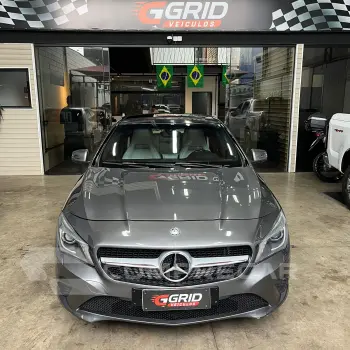 Mercedes-Benz CLA 200 1.6 First Edition Turbo 4 portas