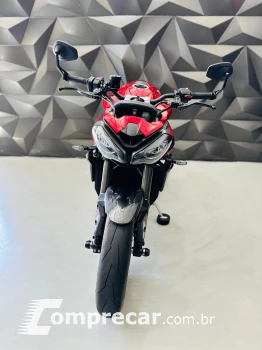 street triple rs
