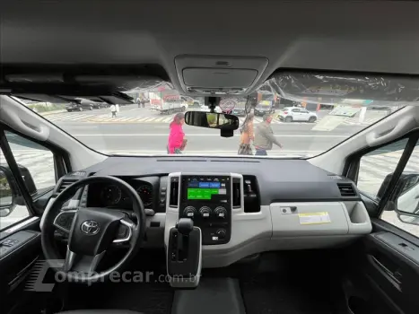 HIACE 2.8 D-4d Turbo Minibus 15+1 DX