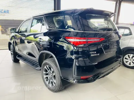 HILUX SW4 2.8 D-4D TURBO DIESEL SRX PLATINUM 7L 4X4 AUTOMÁTI