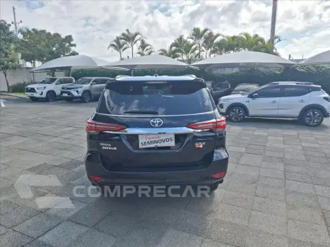 HILUX SW4 2.8 D-4D TURBO DIESEL SRX 7L 4X4 AUTOMÁ