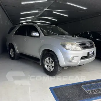 Hilux SW4 SRV D4-D 4x4 3.0 TDI Dies. Aut