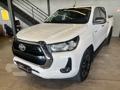 Toyota Hilux Caminhonete 2.8 16V SRV 4X4 DIESEL CABINE DUPLA AUTOMÁ 4 portas