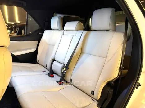 HILUX SW4 2.8 D-4D TURBO DIESEL DIAMOND 7L 4X4 AUTOMÁTICO