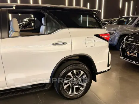 HILUX SW4 2.8 D-4D TURBO DIESEL DIAMOND 7L 4X4 AUTOMÁTICO