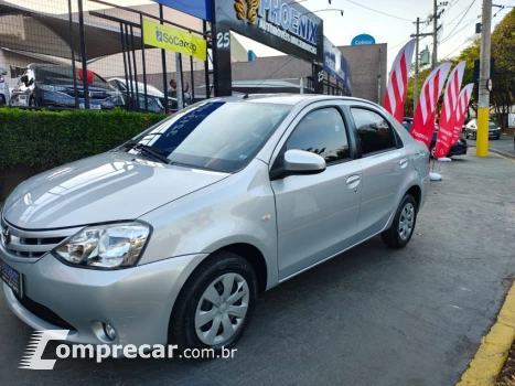 Toyota ETIOS 1.5 XS Sedan 16V 4 portas