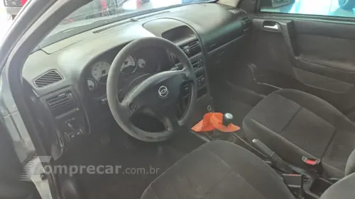 ASTRA 2.0 MPFI Advantage Sedan 8V