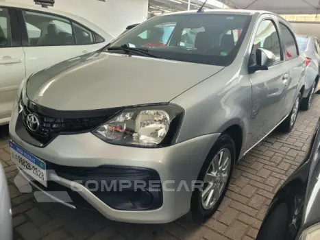 Toyota ETIOS HATCH - 1.5 X PLUS 16V 4P AUTOMÁTICO 4 portas