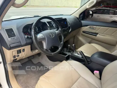 HILUX SW4 - 3.0 SRV 4X4 7 LUGARES 16V TURBO INTERCOOLER 4P A