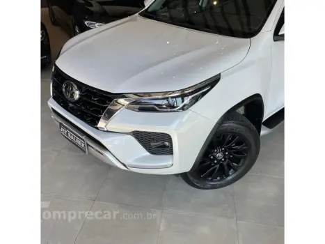 HILUX SW4 2.8 D-4D TURBO DIESEL SRX 7L 4X4 AUTOMÁTICO