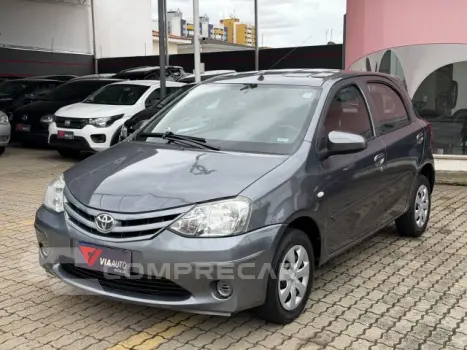 Toyota ETIOS HATCH - 1.3 X 16V 4P MANUAL 4 portas